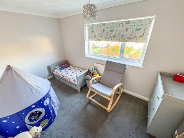 Farmstead Road, Corby