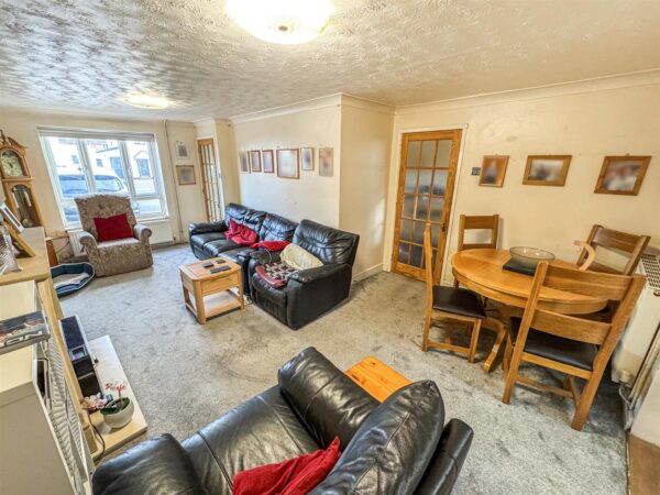 Willow Brook Road, Corby