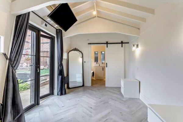 Capell Gardens, Corby