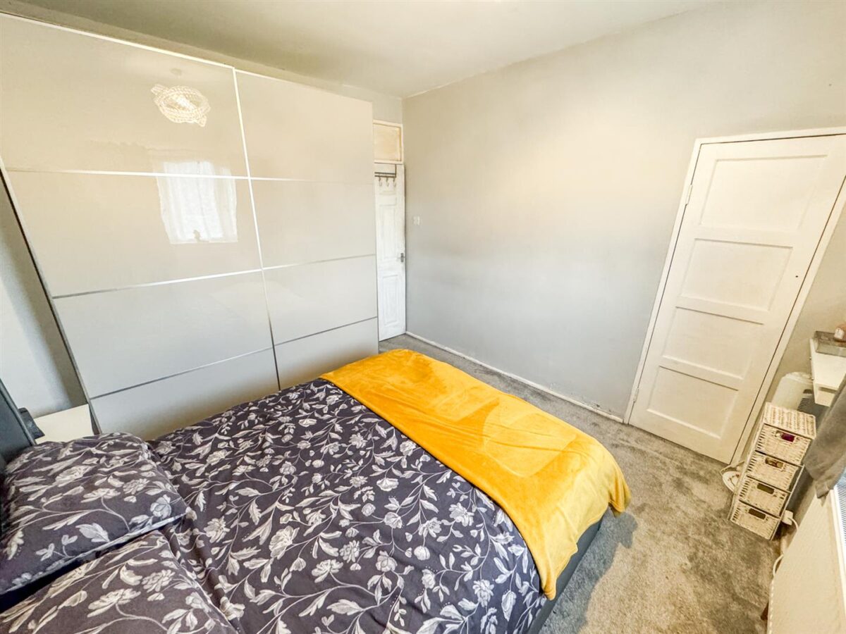 Croyde Avenue, Corby