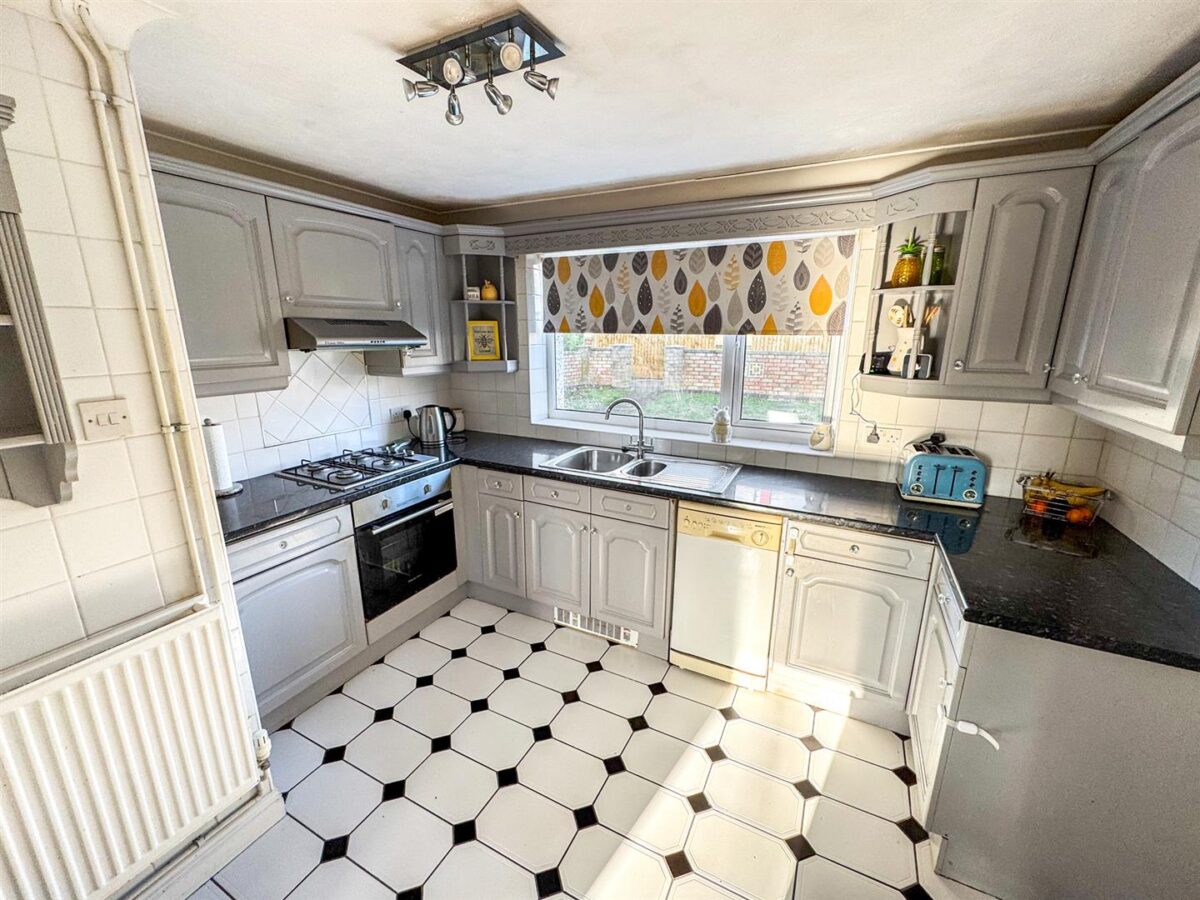 Farmstead Road, Corby