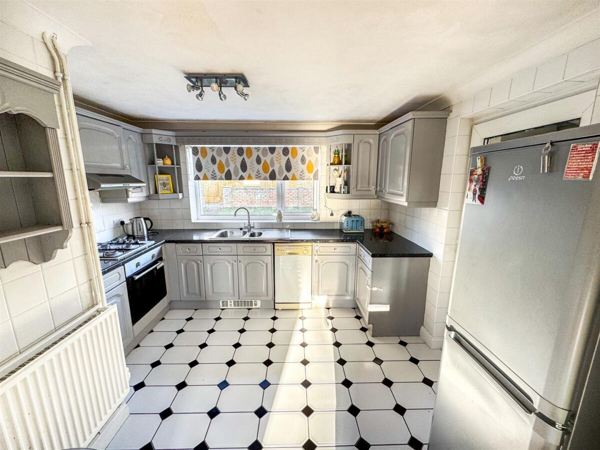 Farmstead Road, Corby