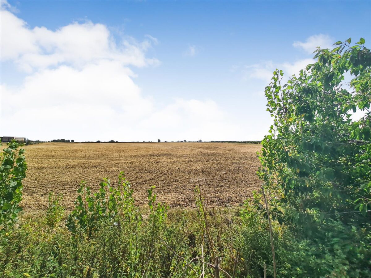 Oundle Road, Weldon, Corby