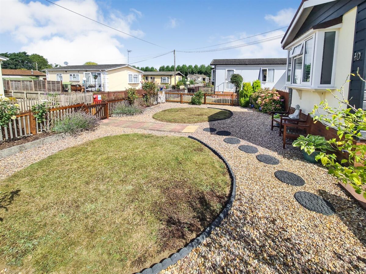 Oundle Road, Weldon, Corby