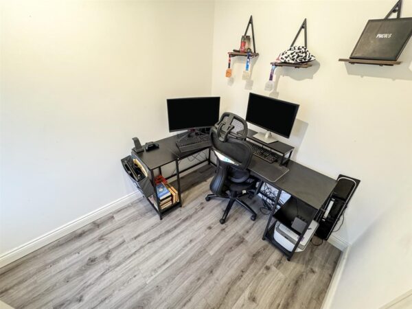 Welford Grove, Corby