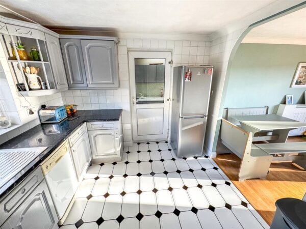 Farmstead Road, Corby