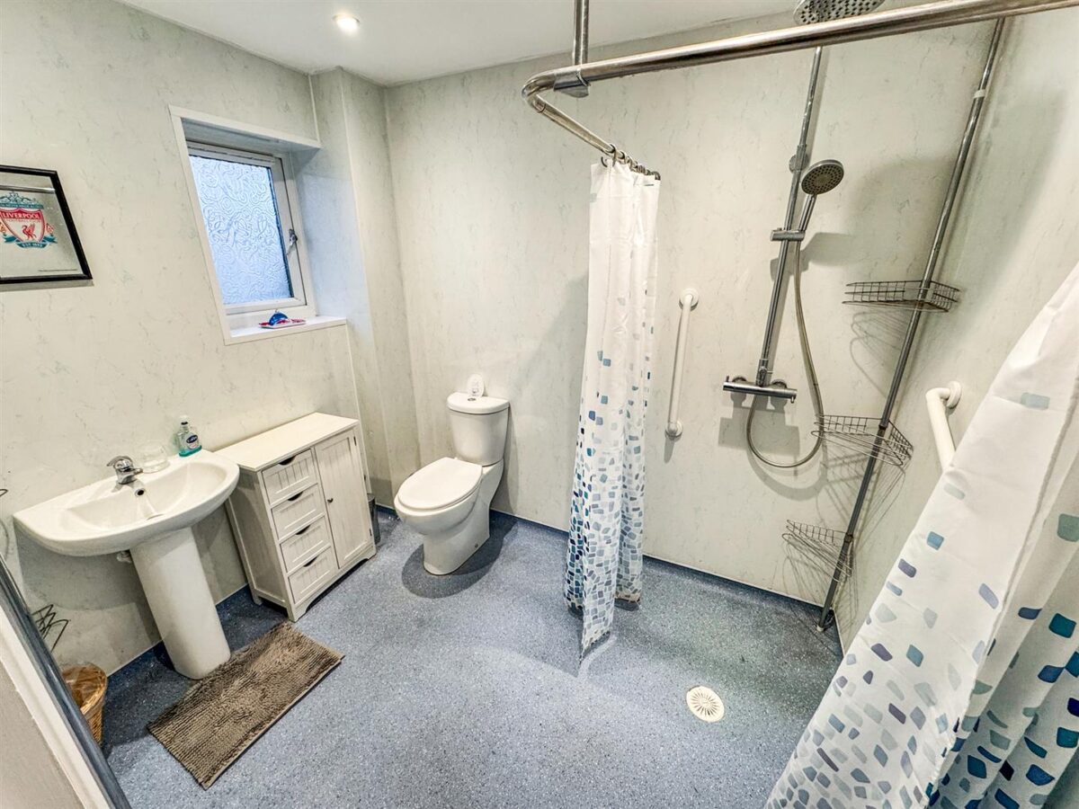 Croyde Avenue, Corby