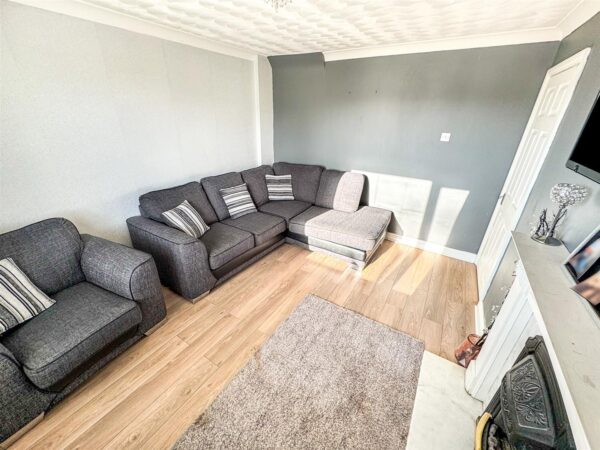 Farmstead Road, Corby