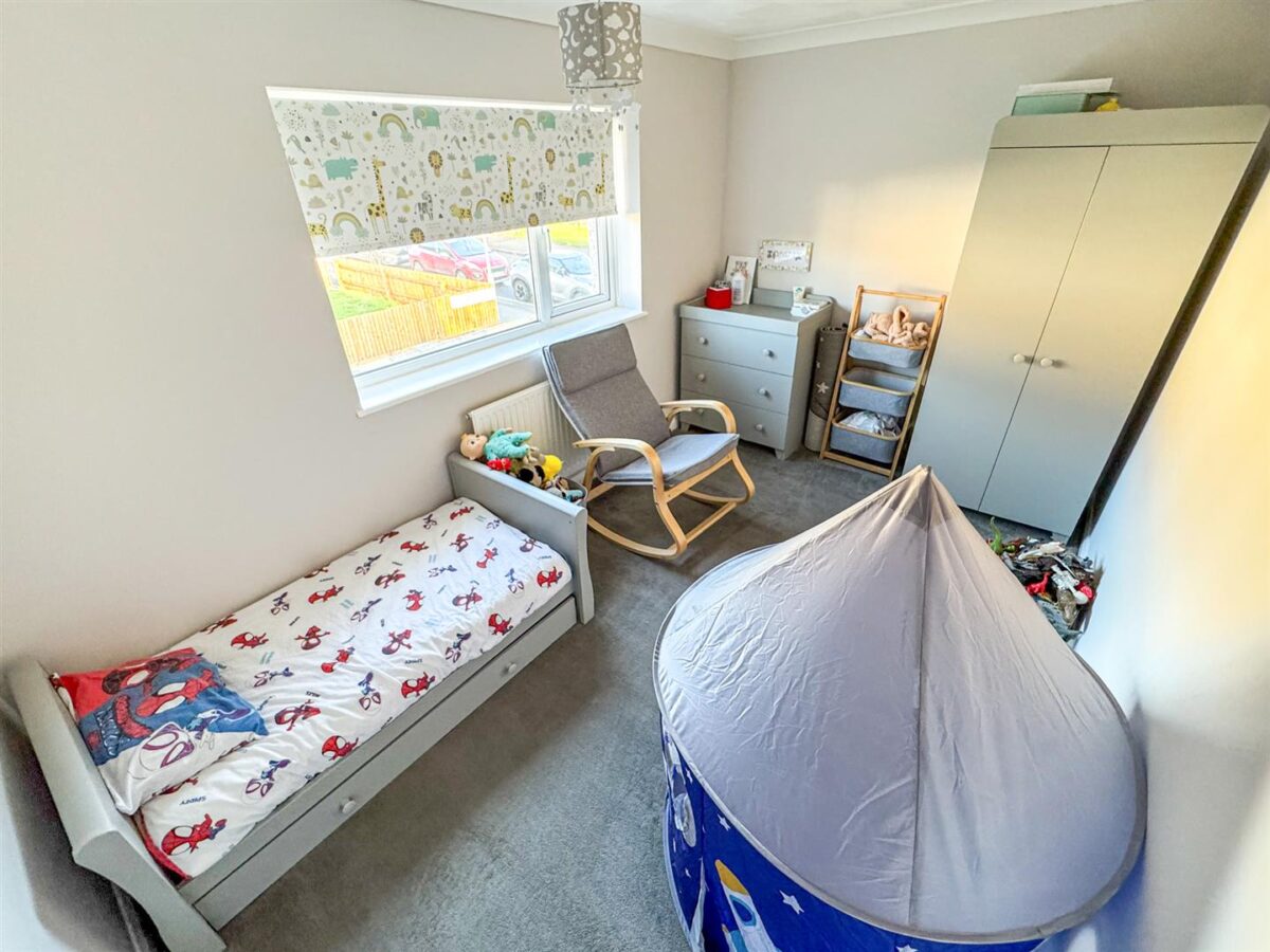 Farmstead Road, Corby