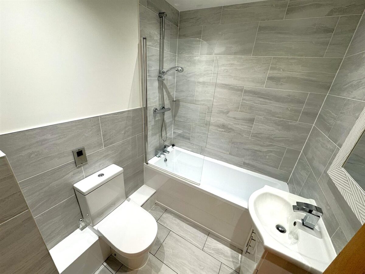 Studfall Avenue, Corby