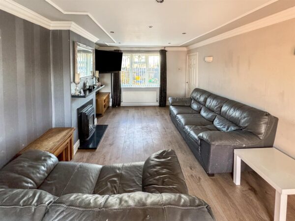 Glastonbury Road, Corby