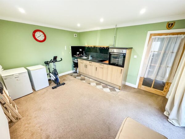 Croyde Avenue, Corby