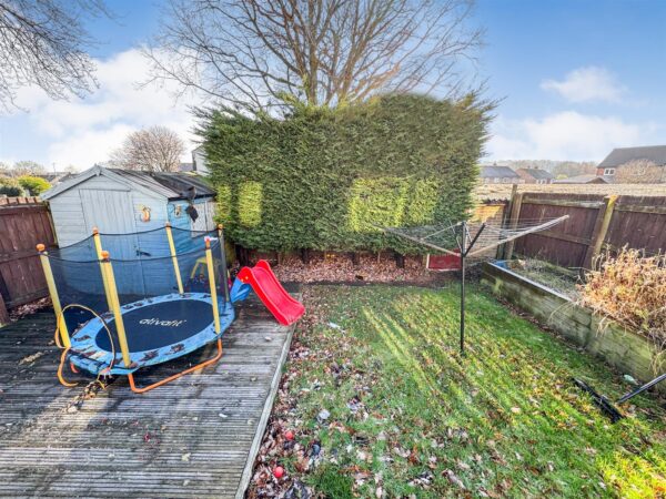 Farmstead Road, Corby