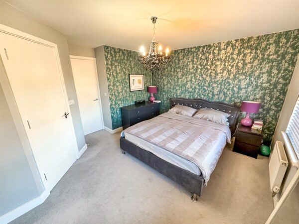 Outfield Close, Corby