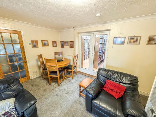 Willow Brook Road, Corby