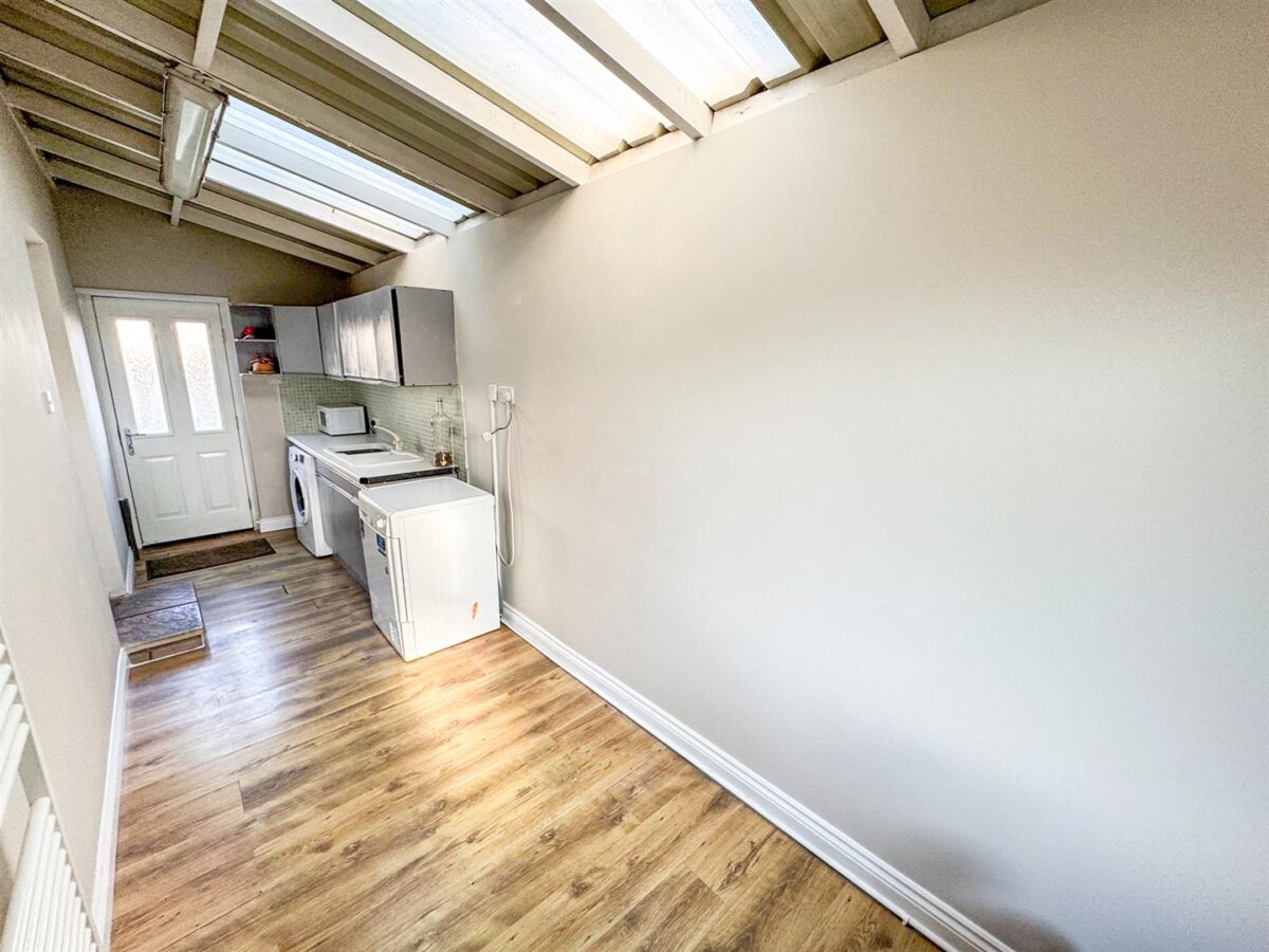 Farmstead Road, Corby