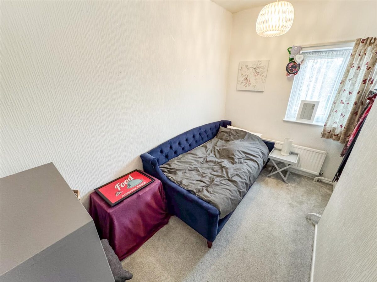 Croyde Avenue, Corby