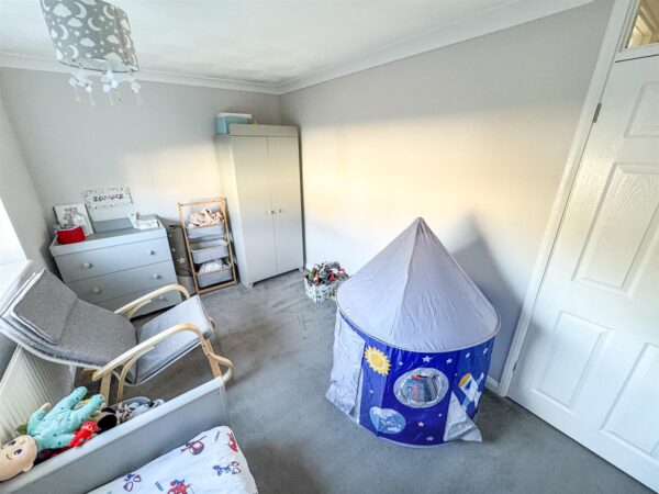 Farmstead Road, Corby