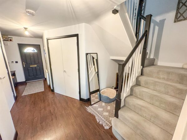 Outfield Close, Corby