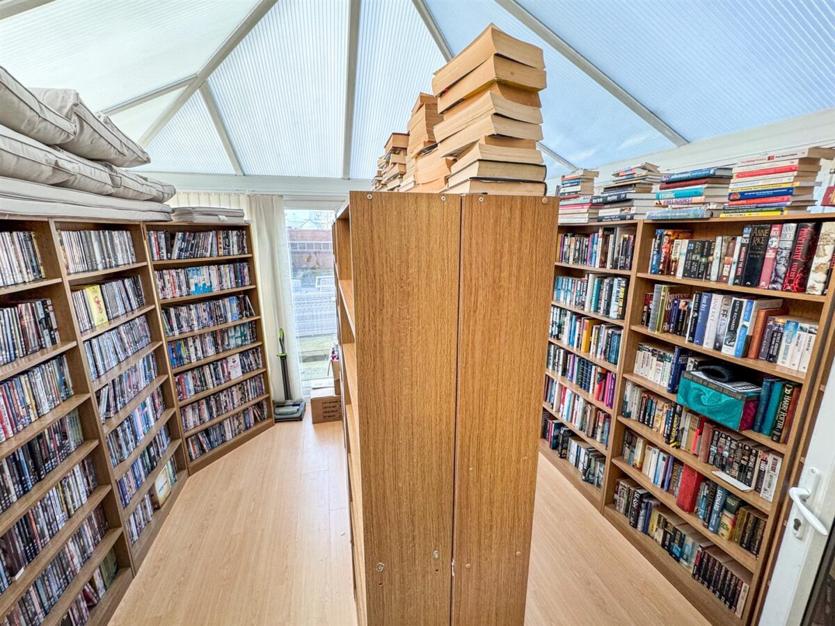 Willow Brook Road, Corby