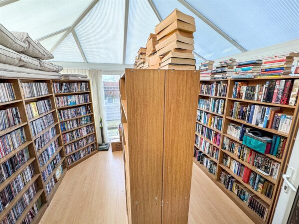 Willow Brook Road, Corby