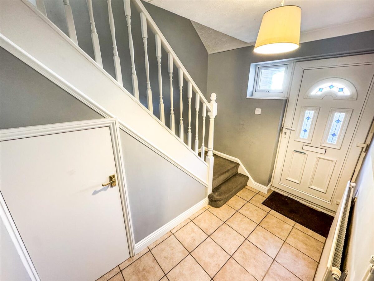 Farmstead Road, Corby