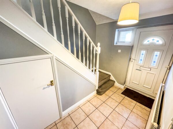 Farmstead Road, Corby