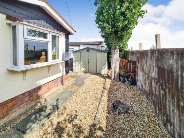 Oundle Road, Weldon, Corby