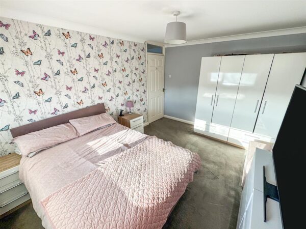 Farmstead Road, Corby