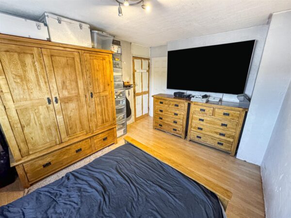 Willow Brook Road, Corby