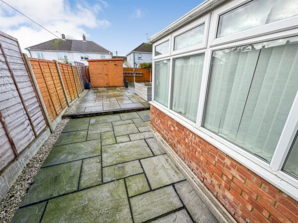 Willow Brook Road, Corby