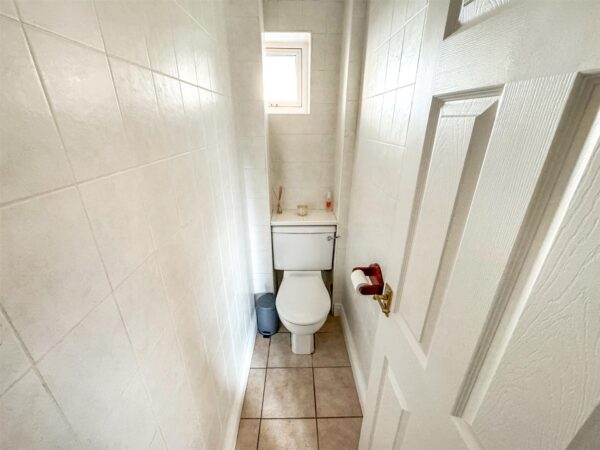 Farmstead Road, Corby