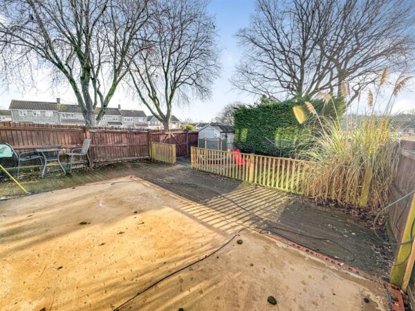 Farmstead Road, Corby