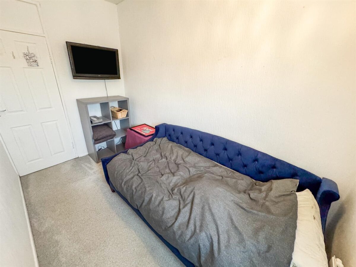 Croyde Avenue, Corby