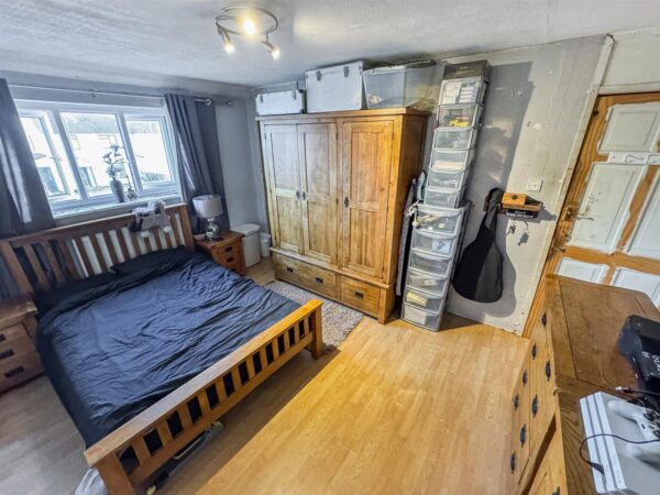 Willow Brook Road, Corby