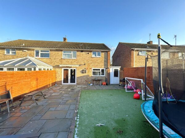 Glastonbury Road, Corby