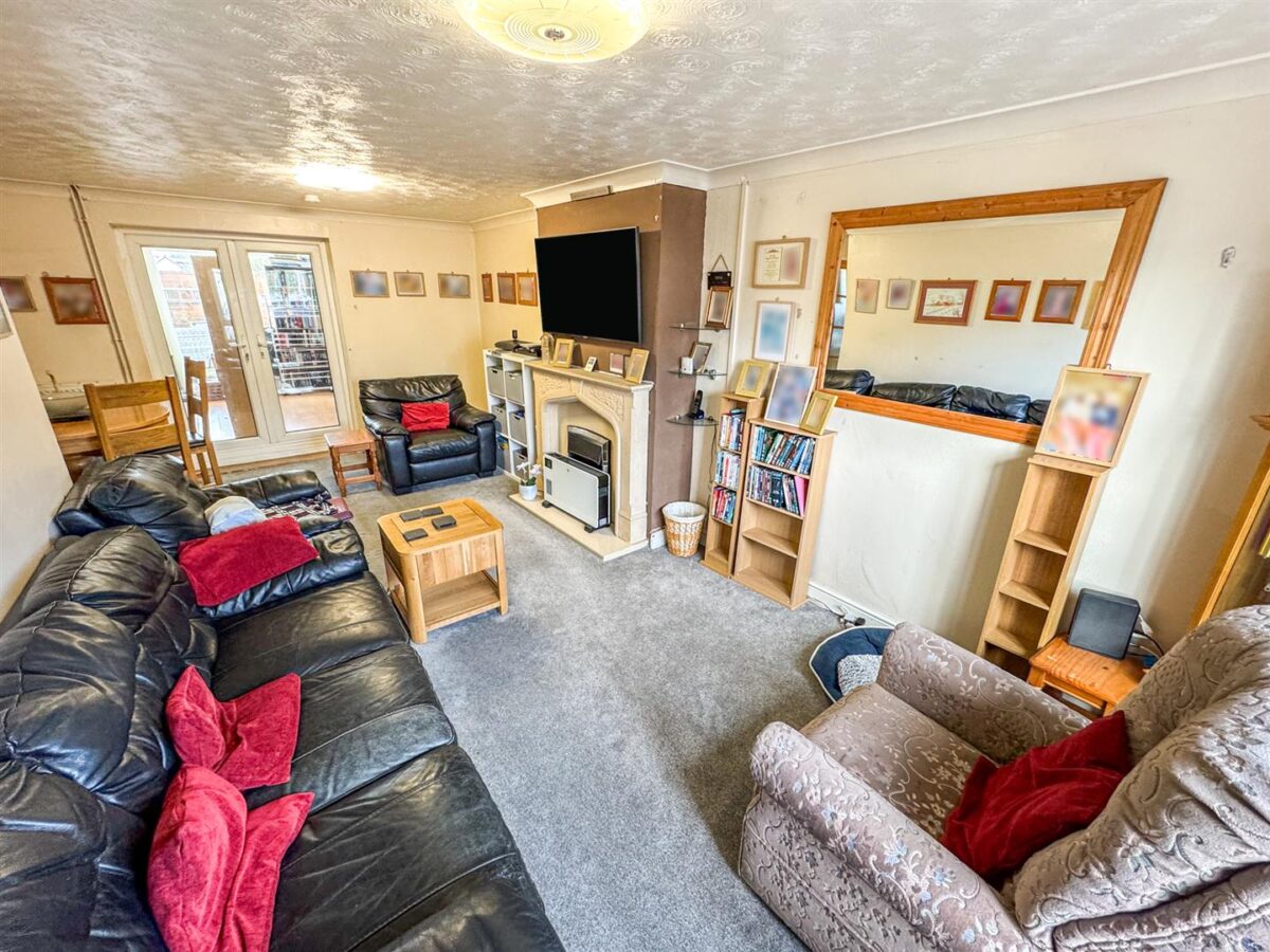 Willow Brook Road, Corby