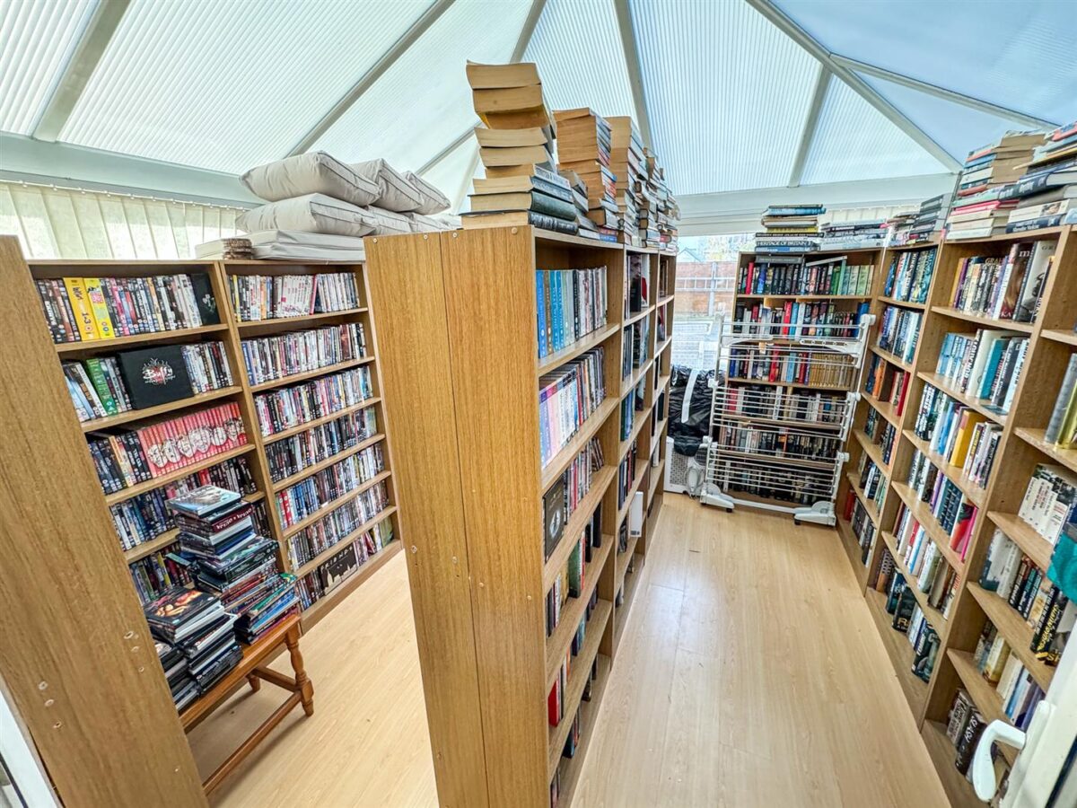 Willow Brook Road, Corby