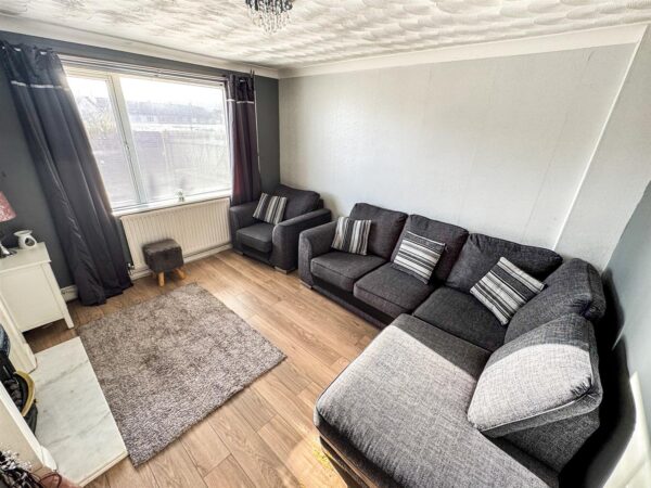 Farmstead Road, Corby