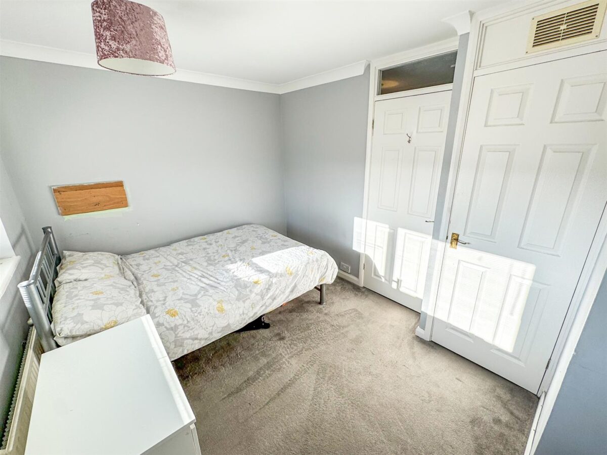 Farmstead Road, Corby