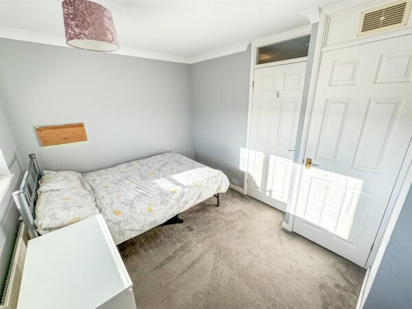 Farmstead Road, Corby