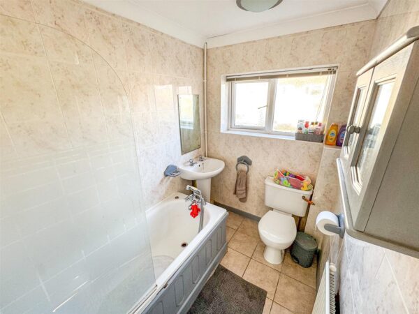 Farmstead Road, Corby