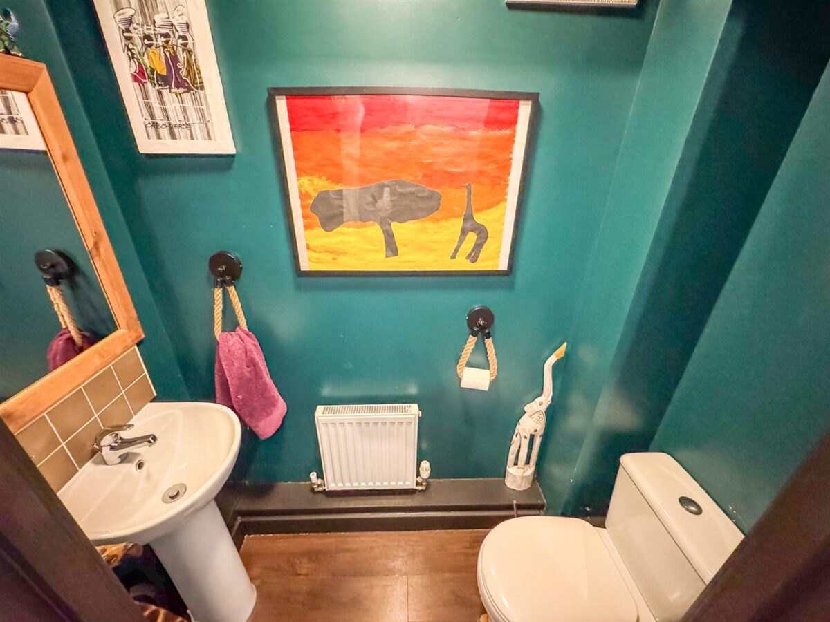 Outfield Close, Corby