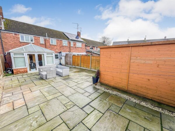 Willow Brook Road, Corby