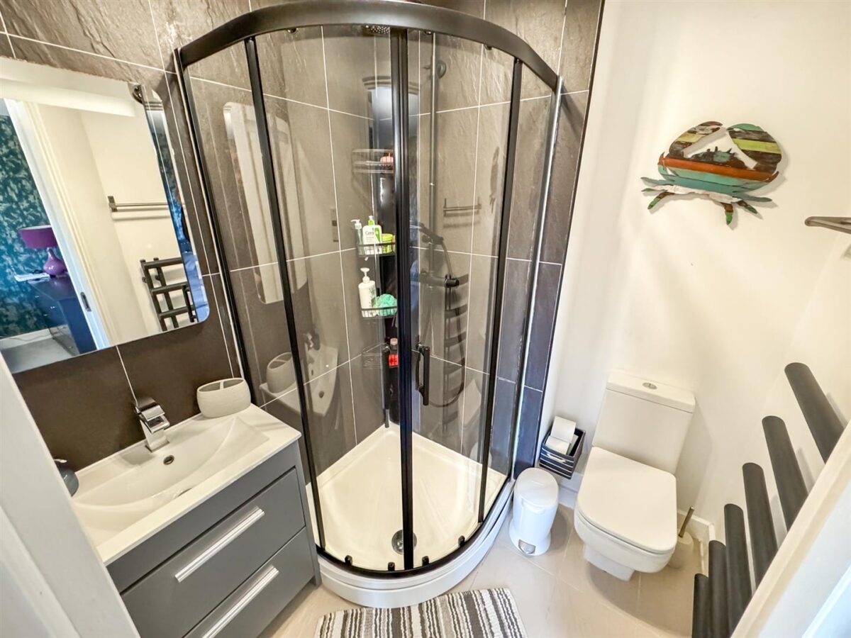 Outfield Close, Corby