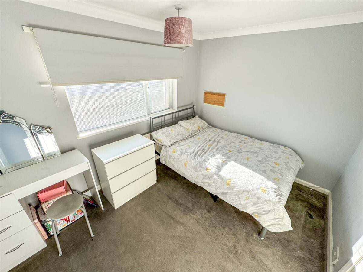 Farmstead Road, Corby