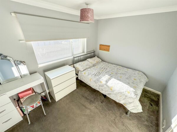 Farmstead Road, Corby