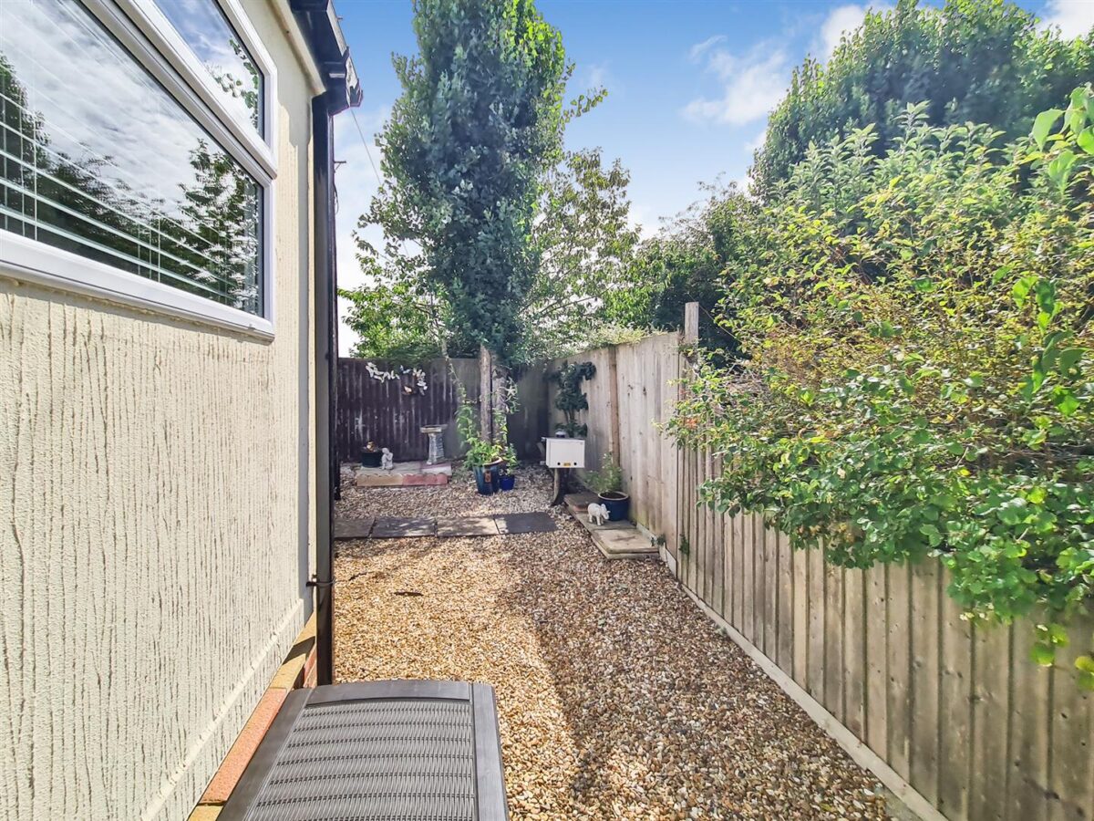 Oundle Road, Weldon, Corby