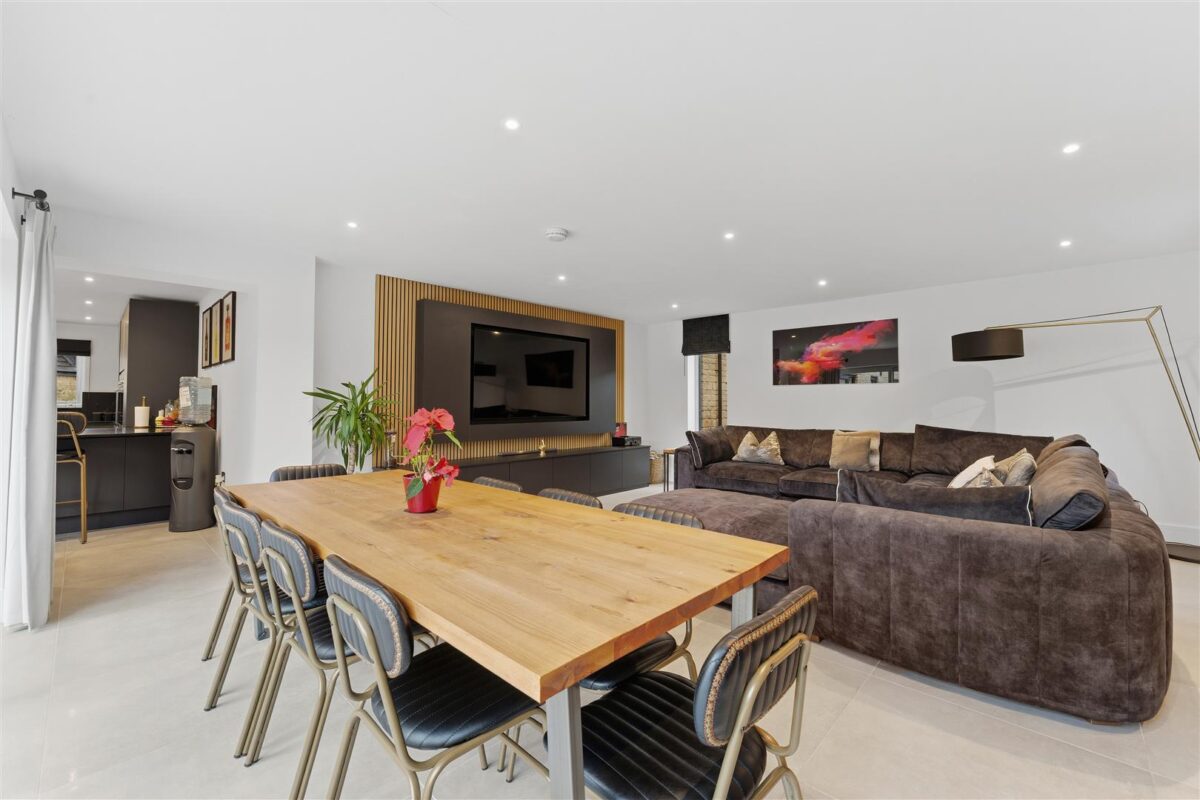 Singlehurst Close, Weldon, Corby