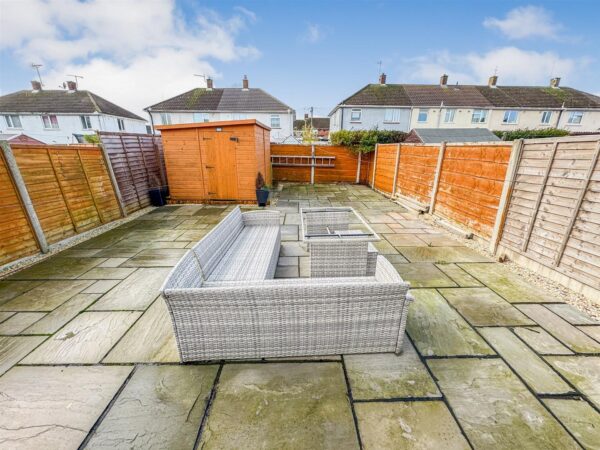 Willow Brook Road, Corby